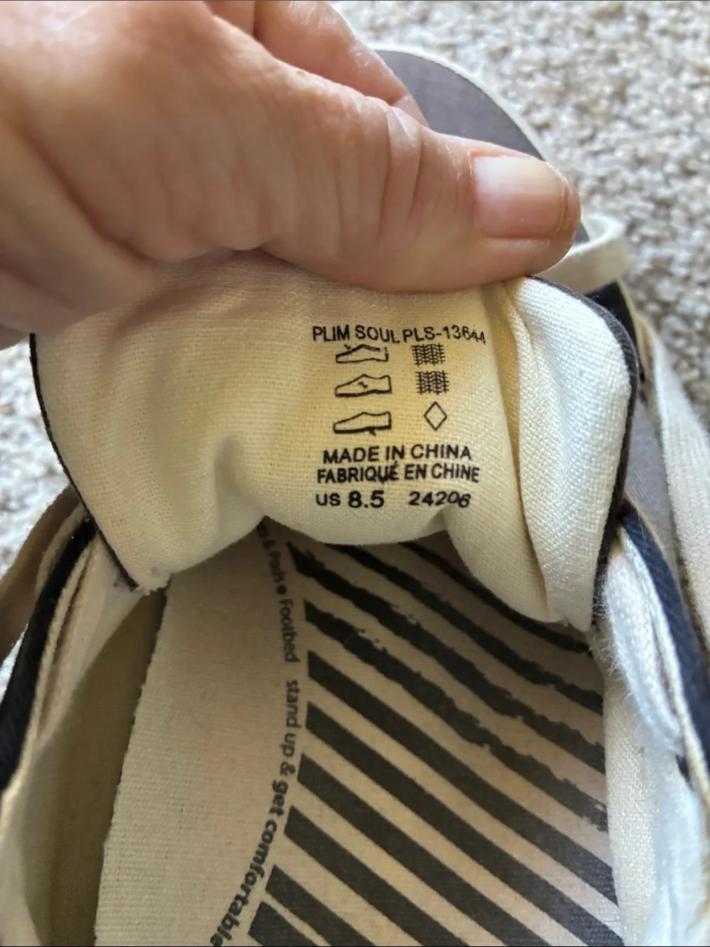 Taos Footwear Cream & Black Canvas Low-Top Sneakers
